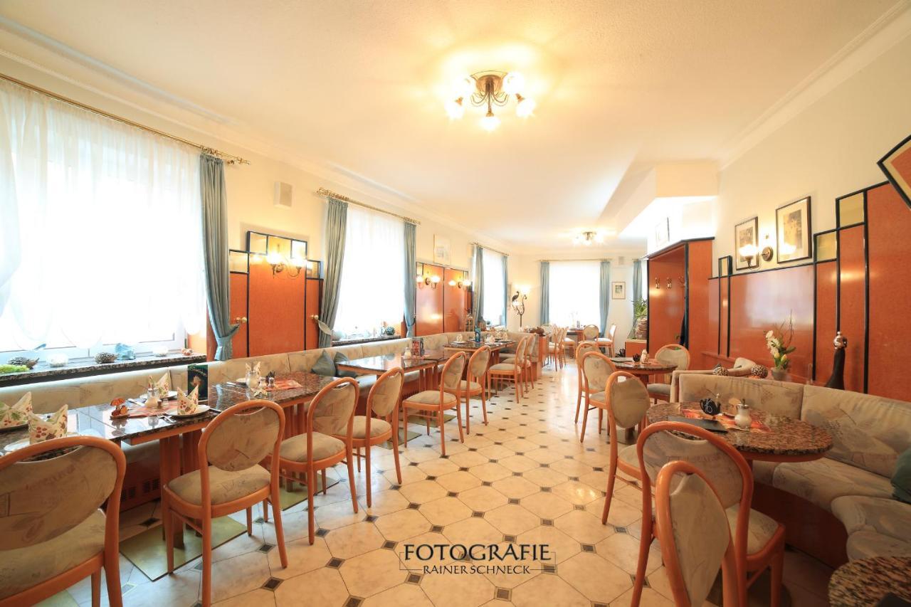 מלון קלהיים Cafe Am Donautor מראה חיצוני תמונה