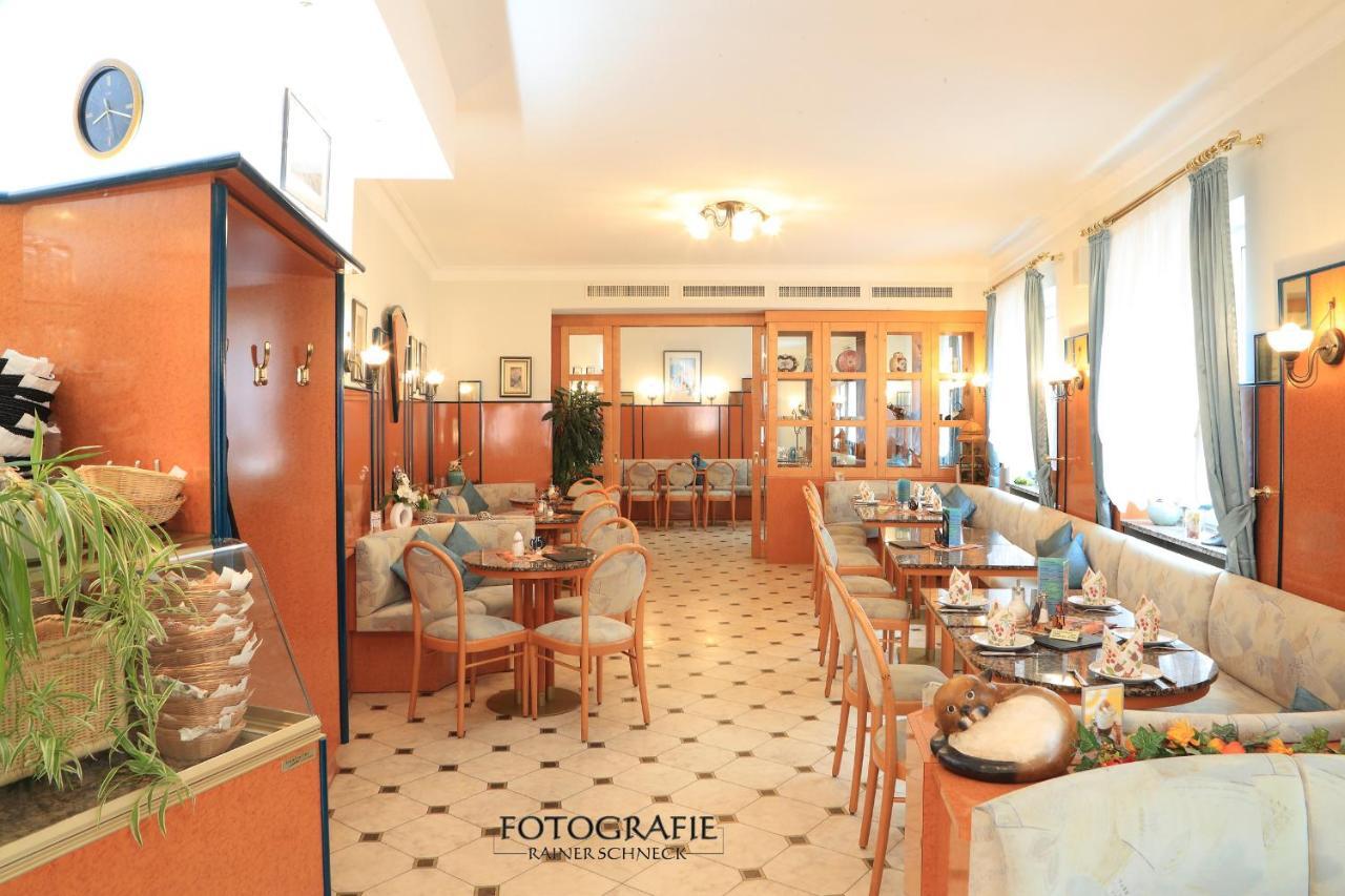 מלון קלהיים Cafe Am Donautor מראה חיצוני תמונה