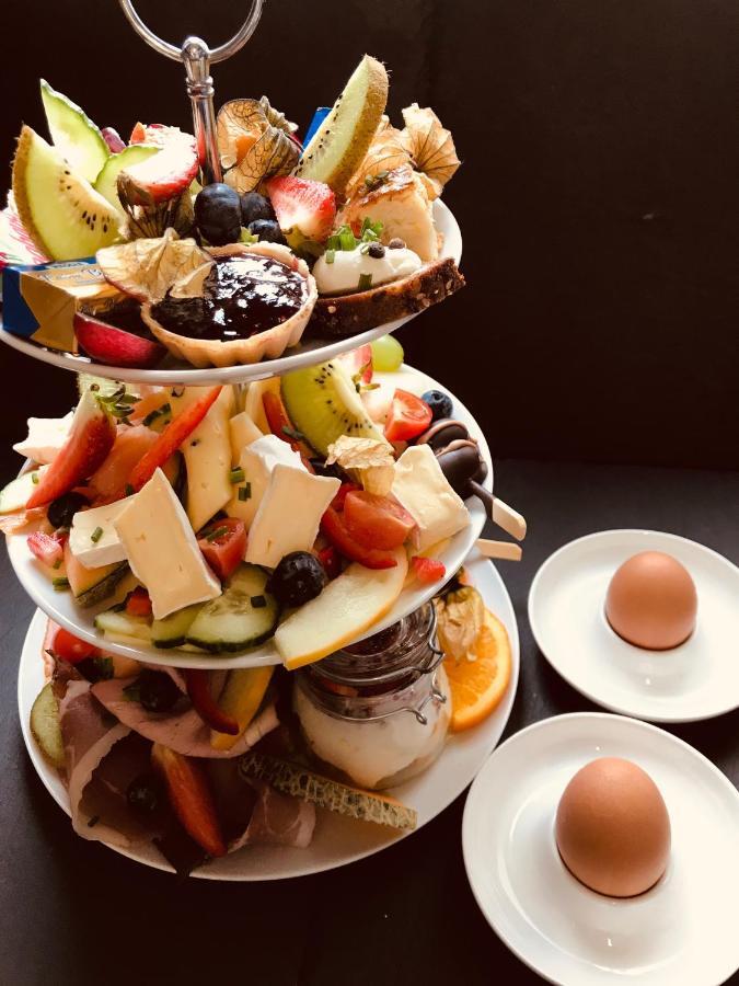 מלון קלהיים Cafe Am Donautor מראה חיצוני תמונה
